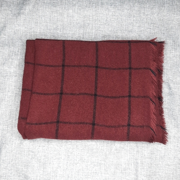 Italian vintage fringe scarf. - Picture 2 of 6